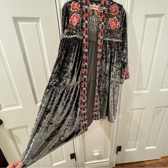 Driftwood Carly Velvet Embroidered Kimono Jacket Size Medium - Picture 7 of 16